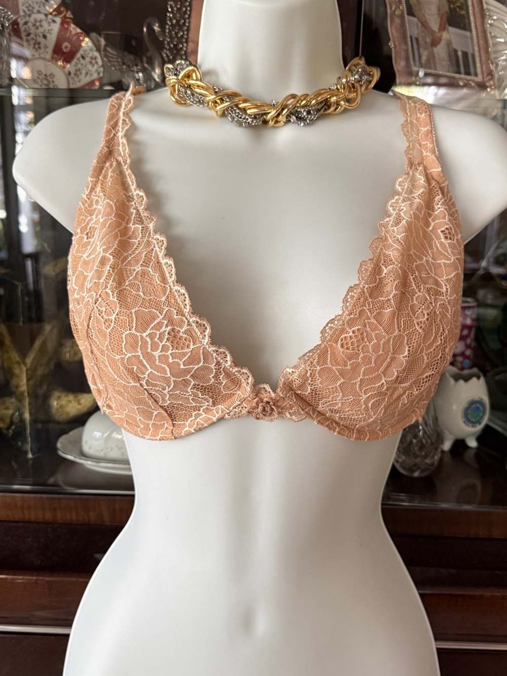 Victoria's Secret Peach Lace Plunge Bra